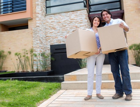 Removal van serving residential and commercial customers in Surrey